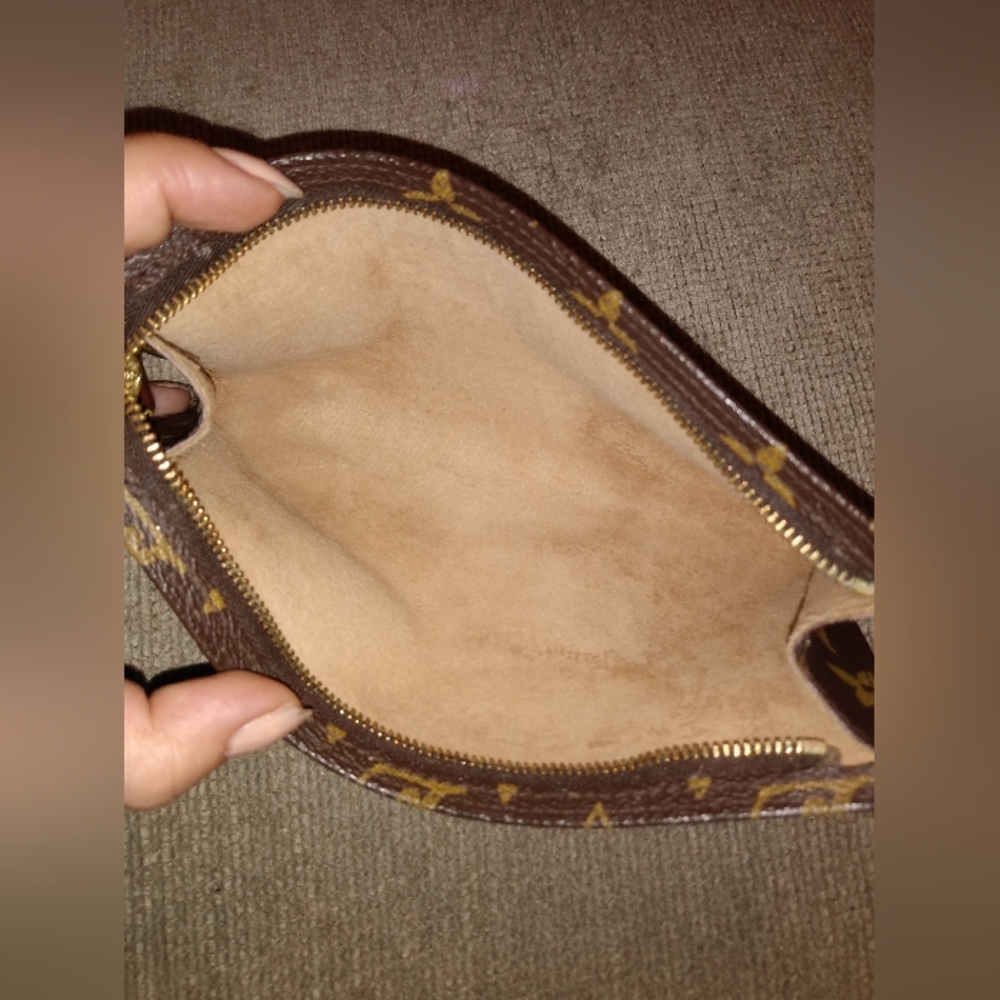 Louis Vuitton pouch 👝 - Picture 7 of 8